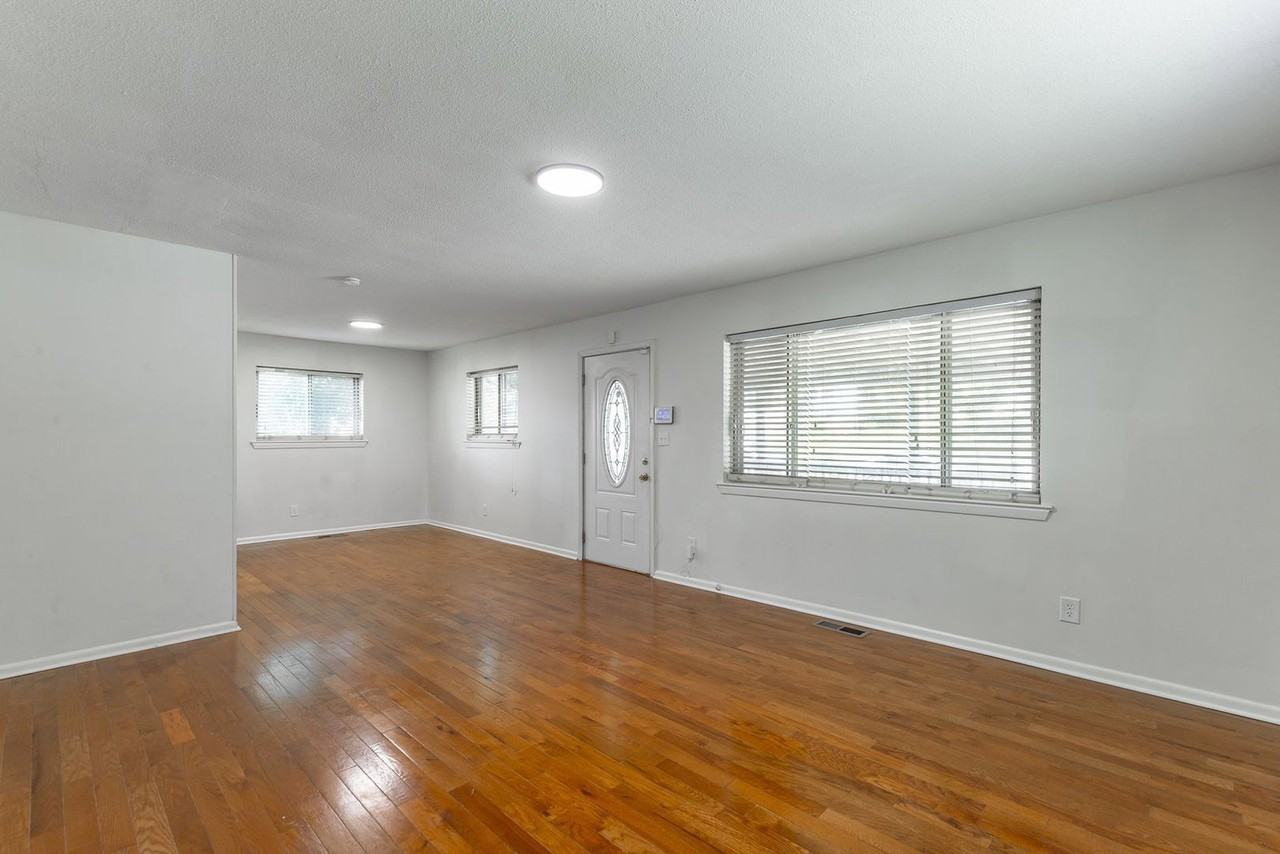 710 Moore St - Photo 7 of 21