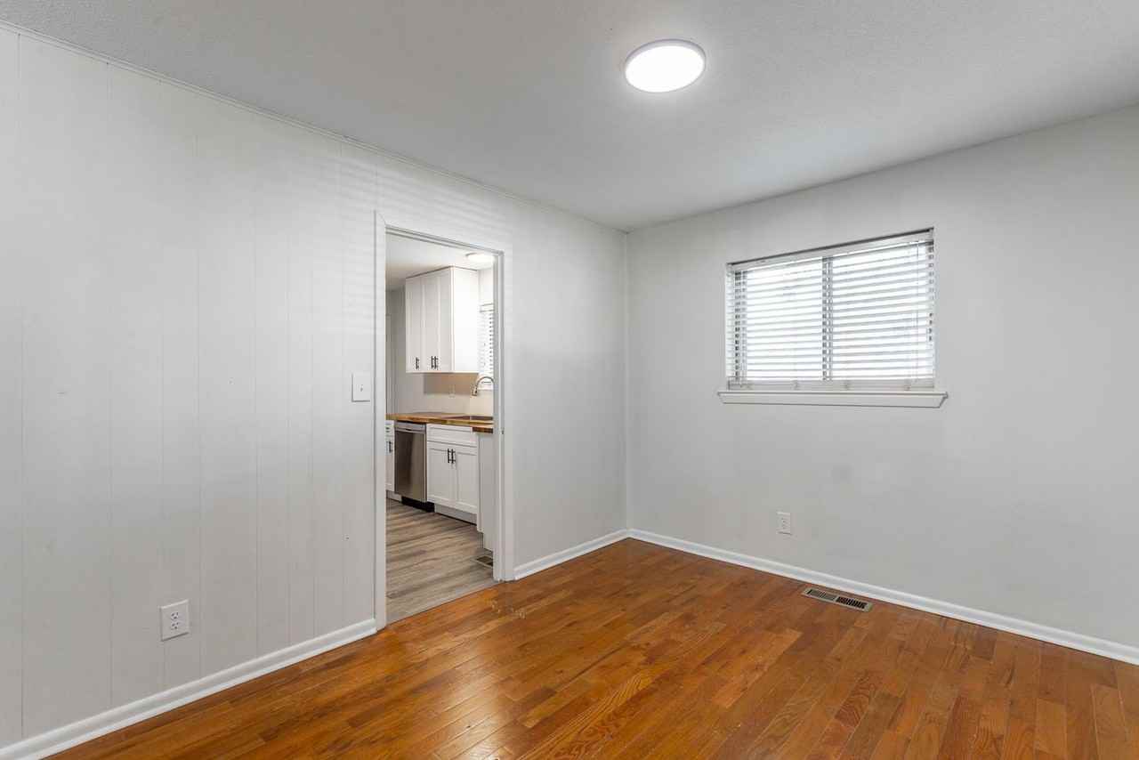 710 Moore St - Photo 6 of 19