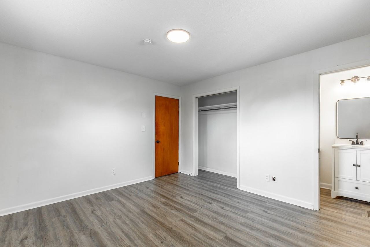 710 Moore St - Photo 7 of 19