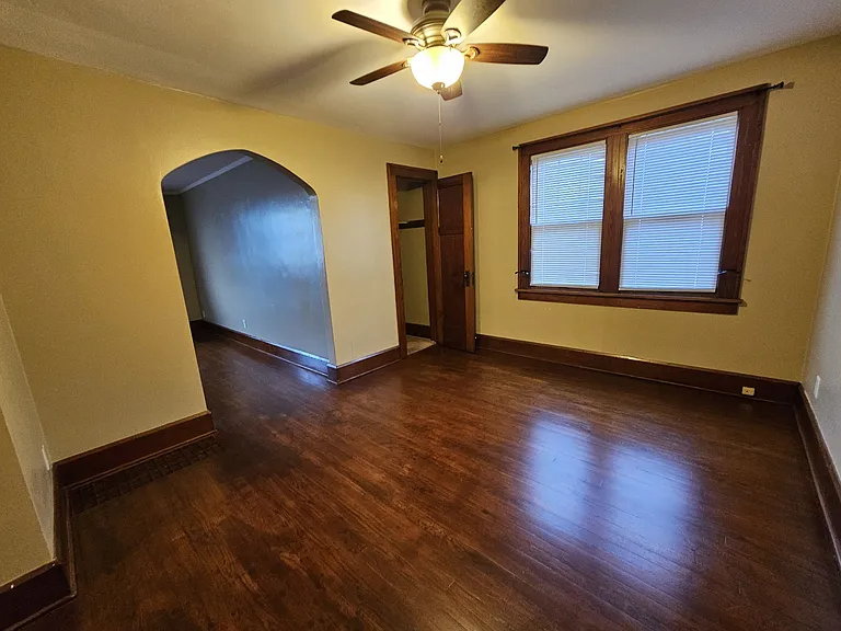 1213 Augusta St - Photo 4 of 13