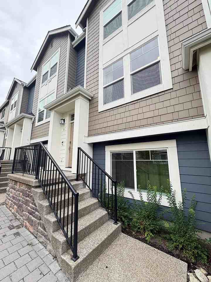 12012 Ne 193rd Ln #B - Photo 2 of 36