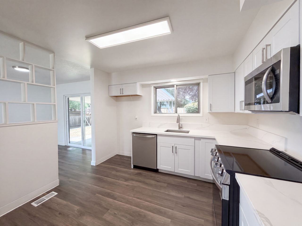 466 Sw 139th Ave #NA - Photo 3 of 12