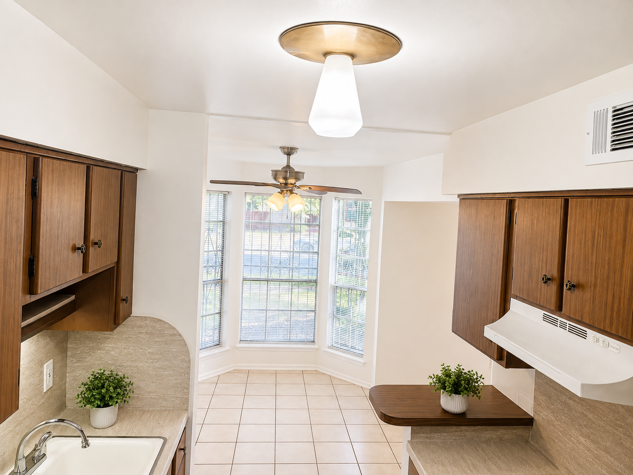 215 W Mistletoe Ave #A - Photo 5 of 8