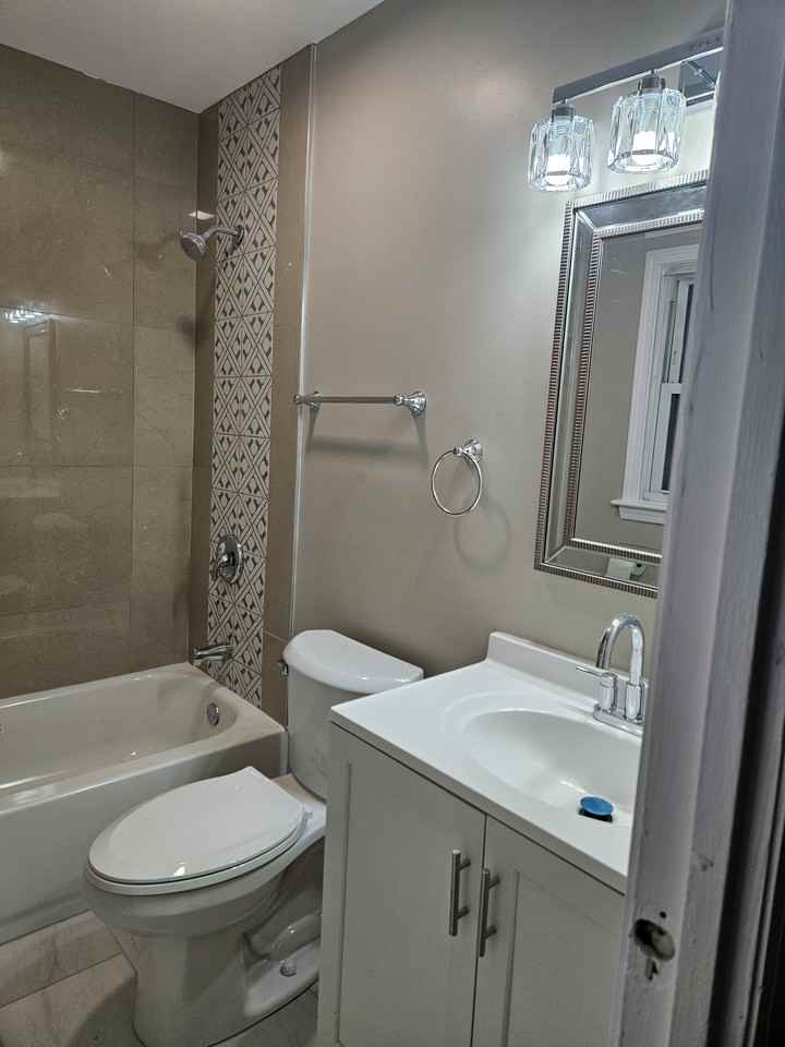 1020 South Park Boulevard - Photo 2 of 12