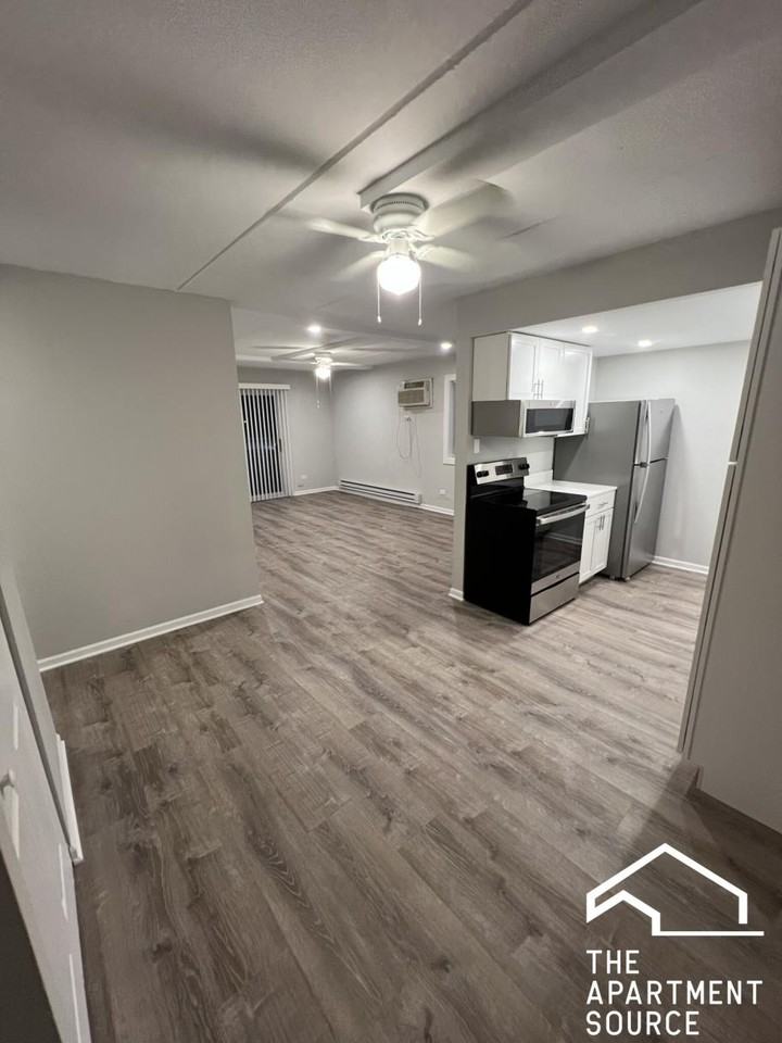1128 Des Plaines Ave #102 - Photo 2 of 16