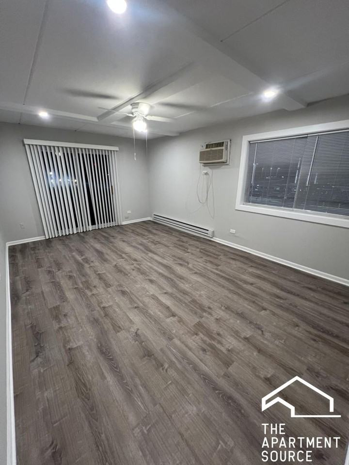 1128 Des Plaines Ave #102 - Photo 5 of 16