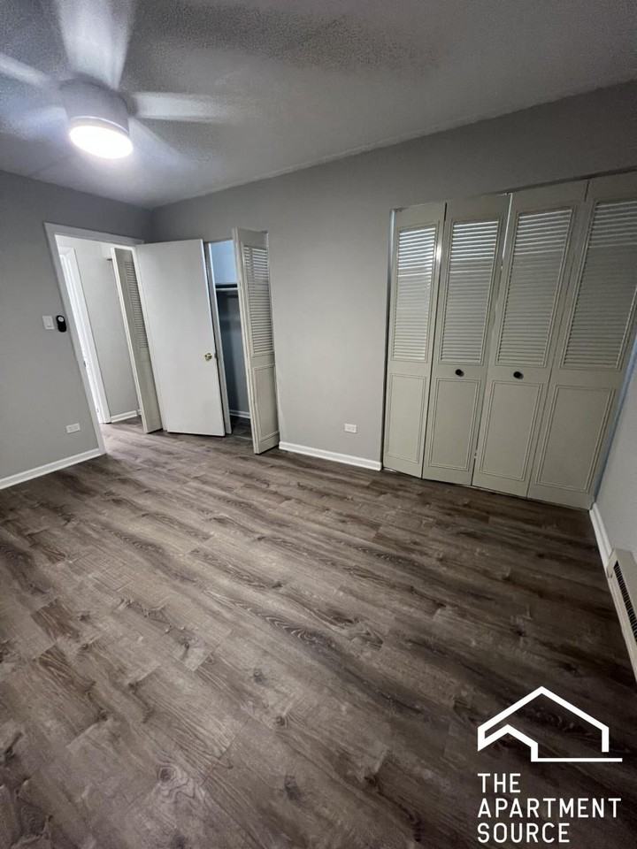 1128 Des Plaines Ave #102 - Photo 7 of 16