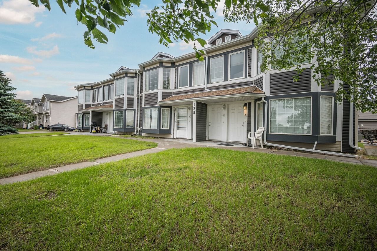 125 Strathaven Mews - Photo 3 of 32