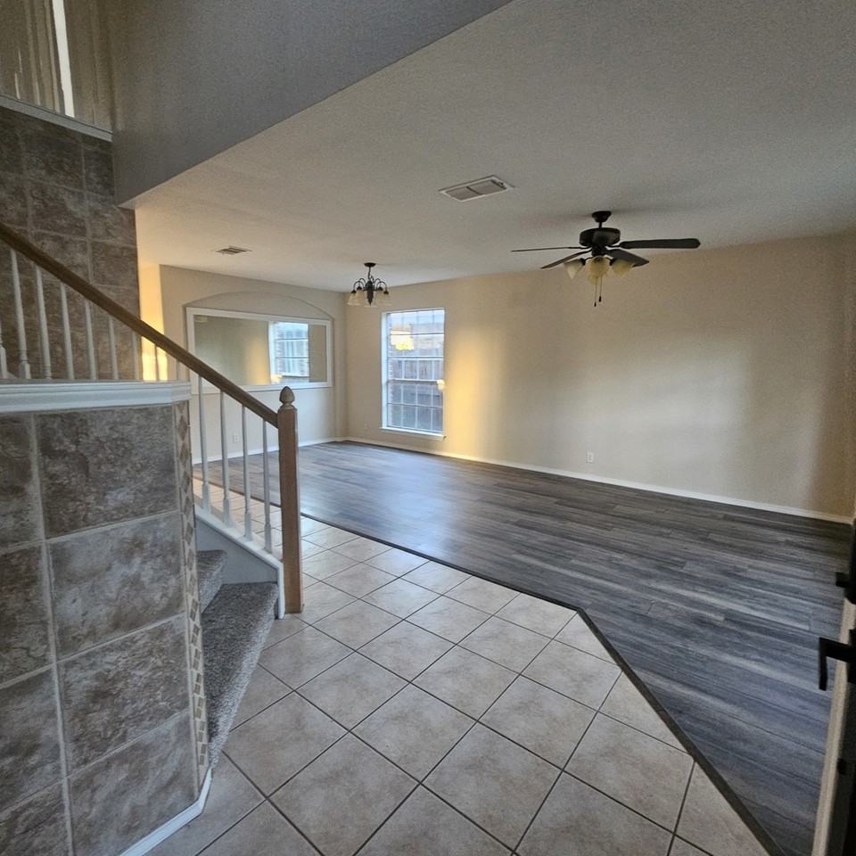 1123 Apollo Ln - Photo 3 of 24