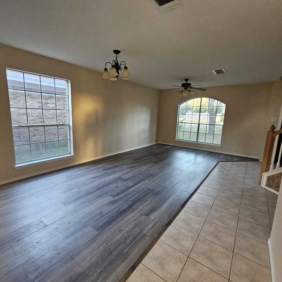 1123 Apollo Ln - Photo 4 of 24