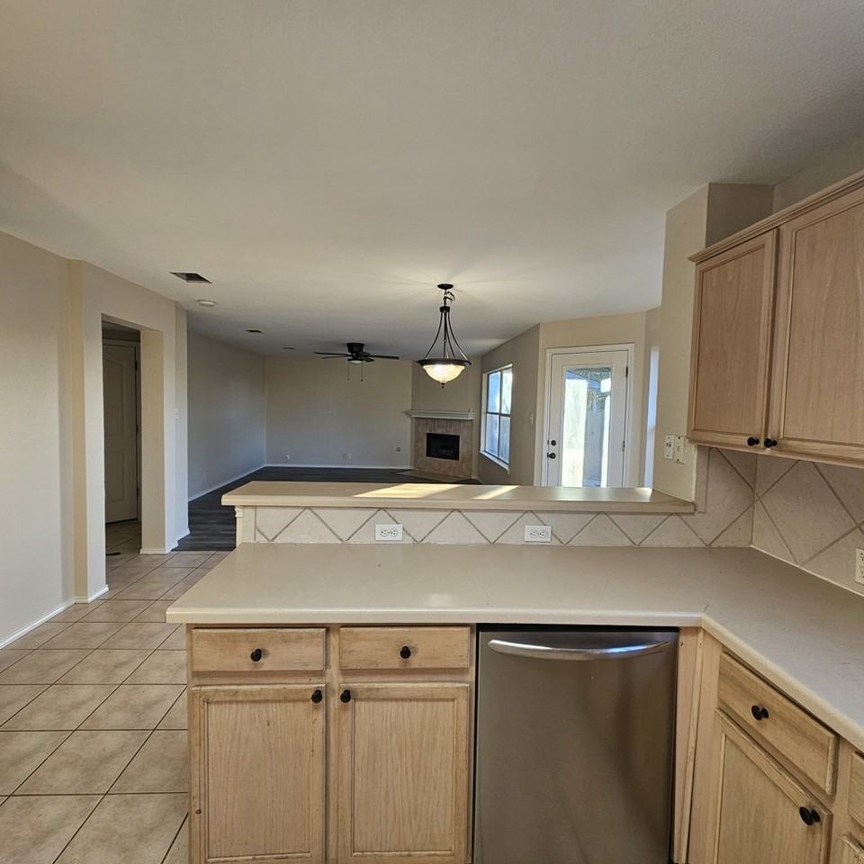 1123 Apollo Ln - Photo 6 of 24