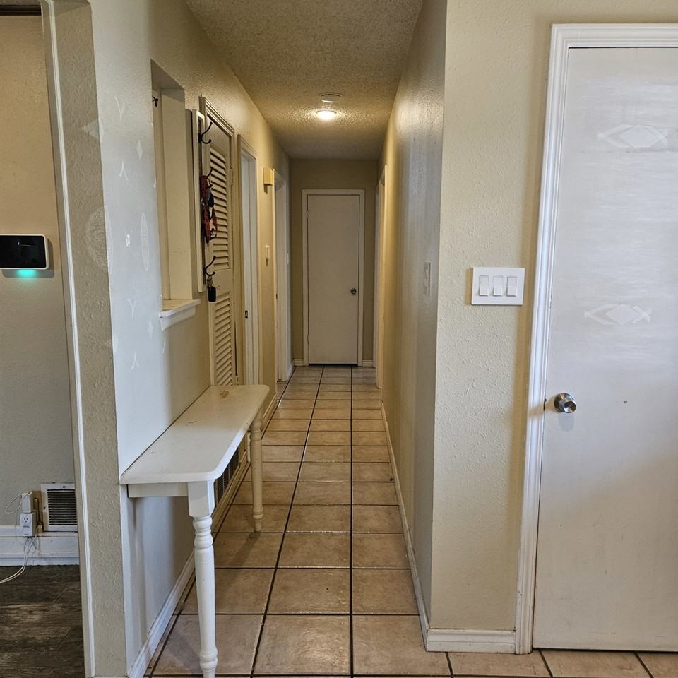 2402 Emerson Ct - Photo 2 of 23