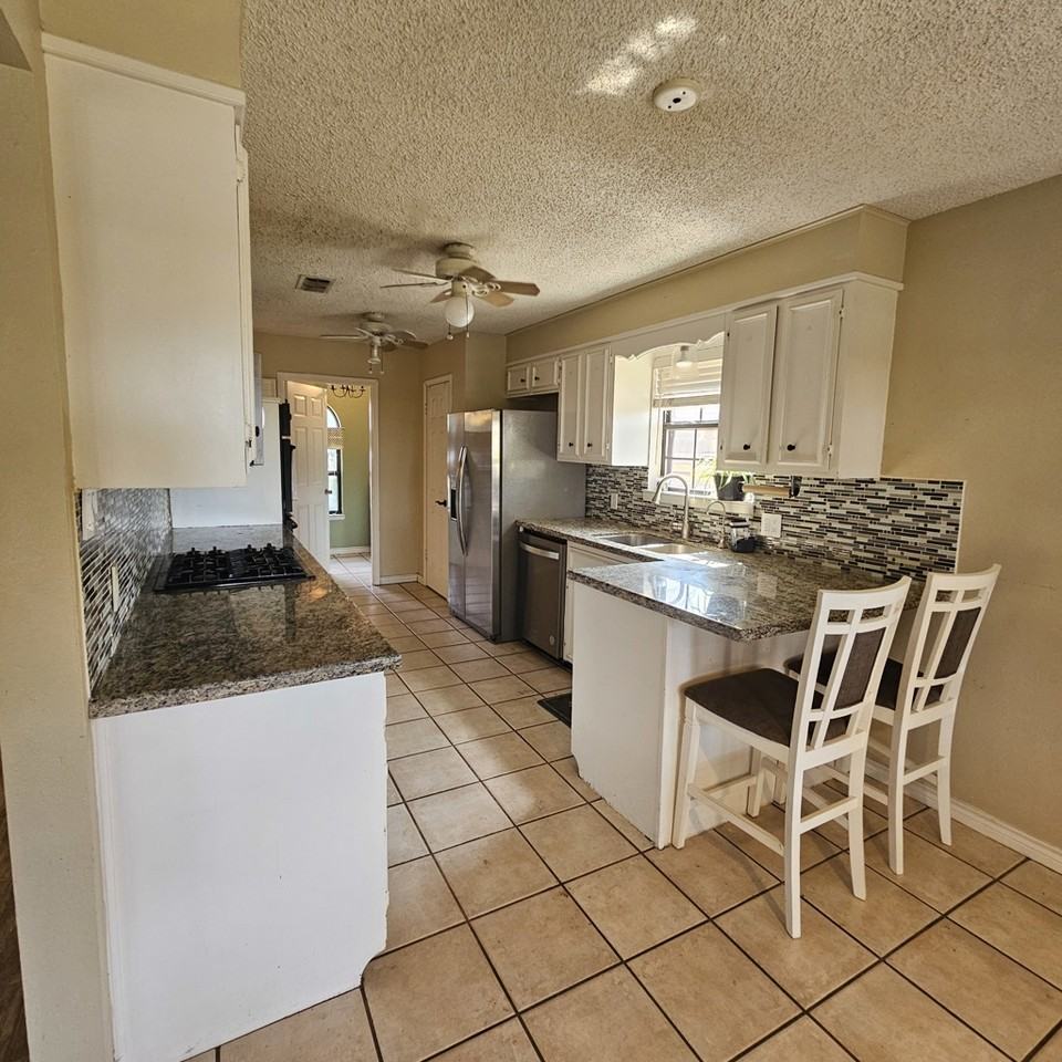 2402 Emerson Ct - Photo 4 of 23