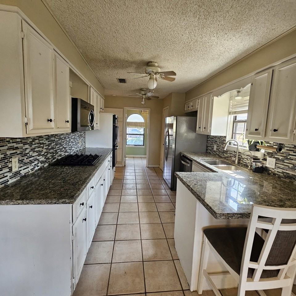 2402 Emerson Ct - Photo 5 of 23