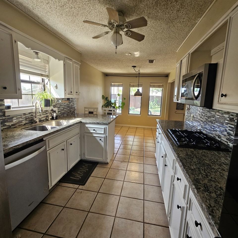 2402 Emerson Ct - Photo 6 of 23