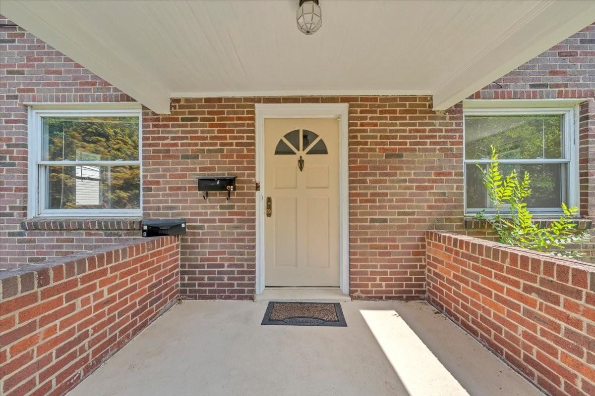1228 Wasena Ave Sw #A - Photo 2 of 20