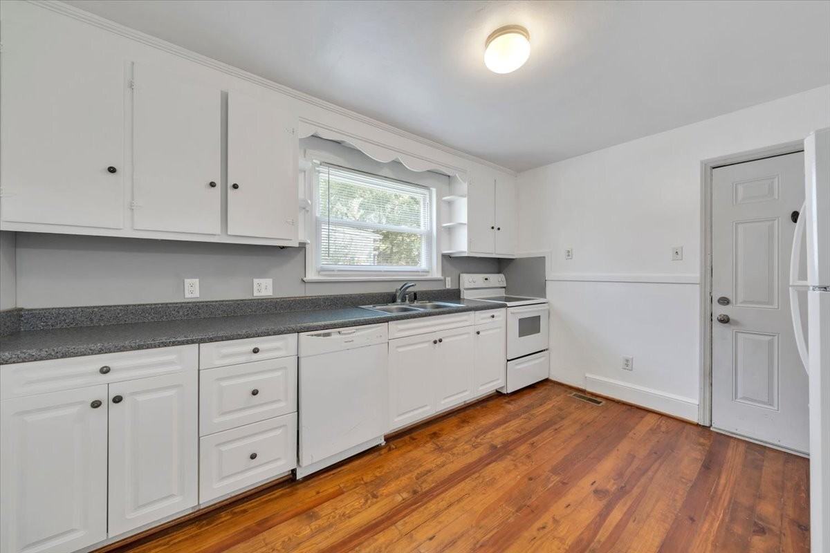 1228 Wasena Ave Sw #A - Photo 7 of 20