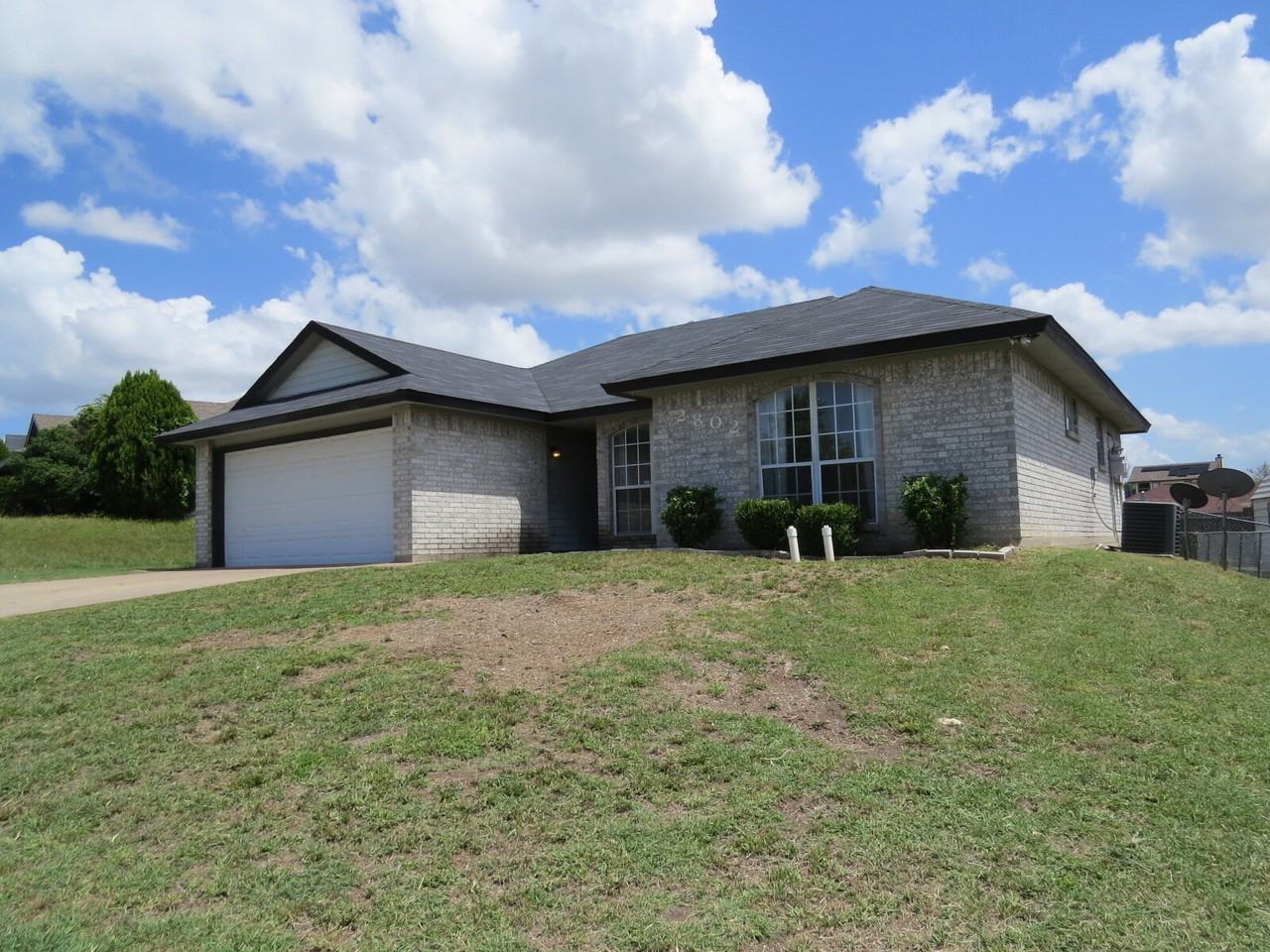 2802 Woodlands Dr - Photo 2 of 27