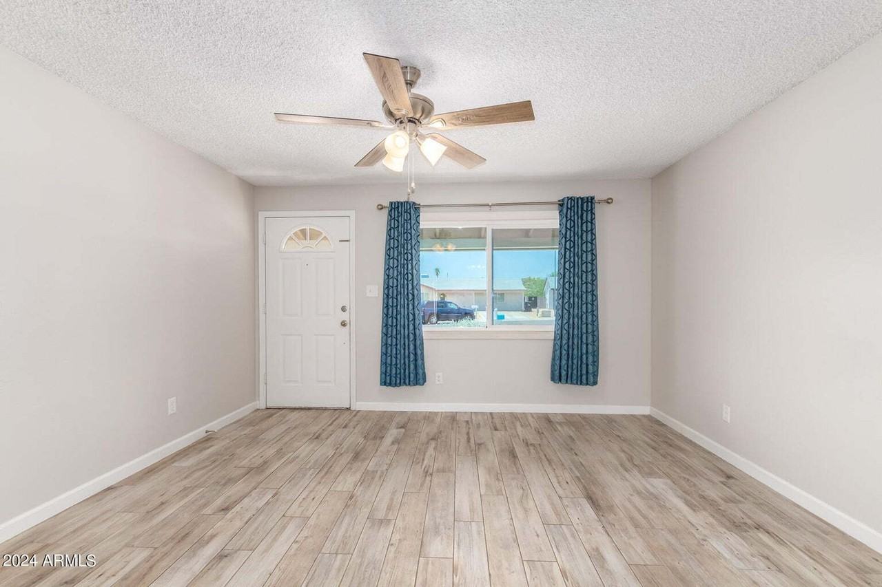 14401 N 35th Pl - Photo 7 of 32