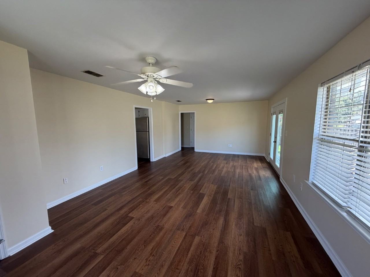 920 Malibu Dr - Photo 2 of 15