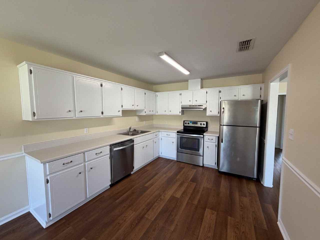 920 Malibu Dr - Photo 3 of 15