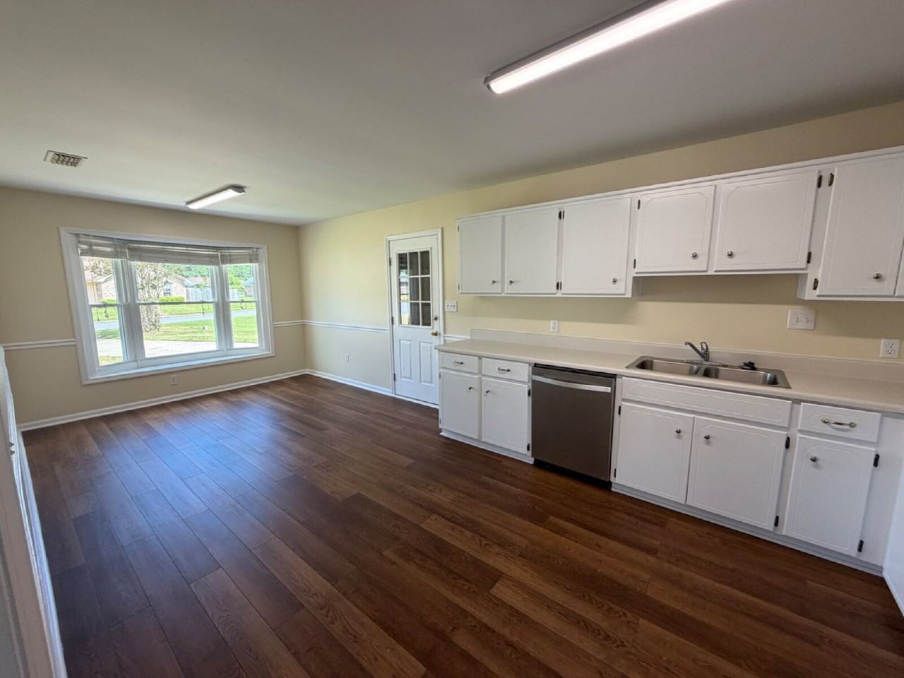 920 Malibu Dr - Photo 5 of 15