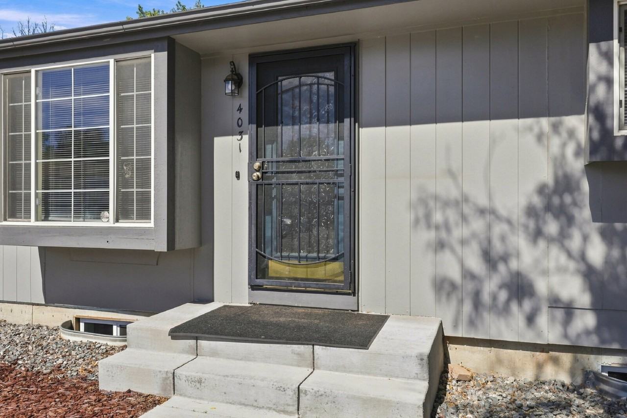 4031 Shelley Ave - Photo 2 of 34