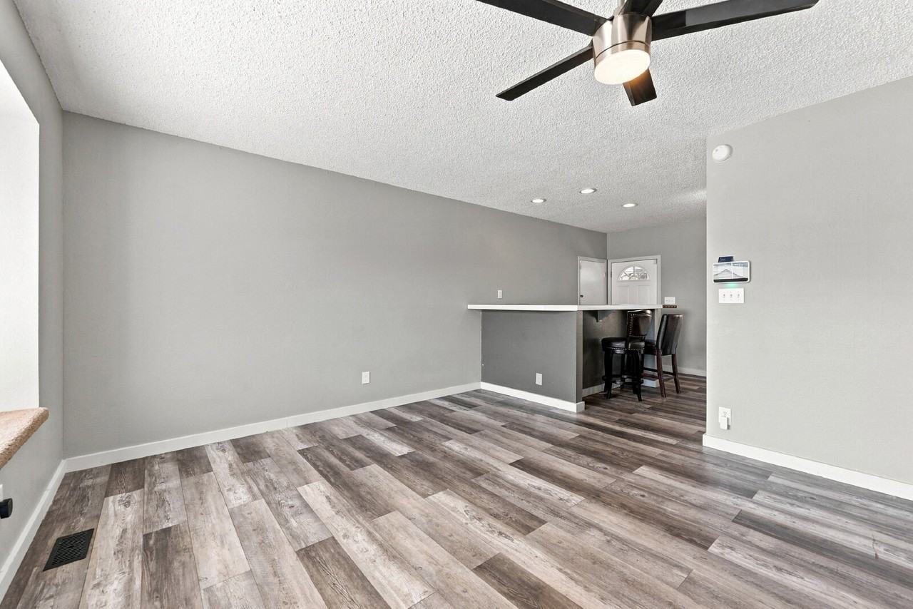 4031 Shelley Ave - Photo 3 of 34