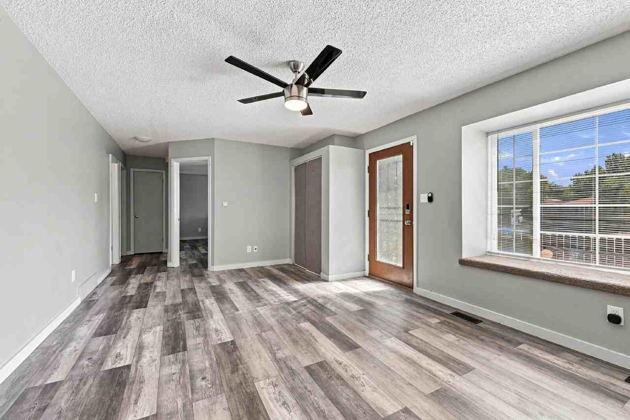 4031 Shelley Ave - Photo 5 of 34