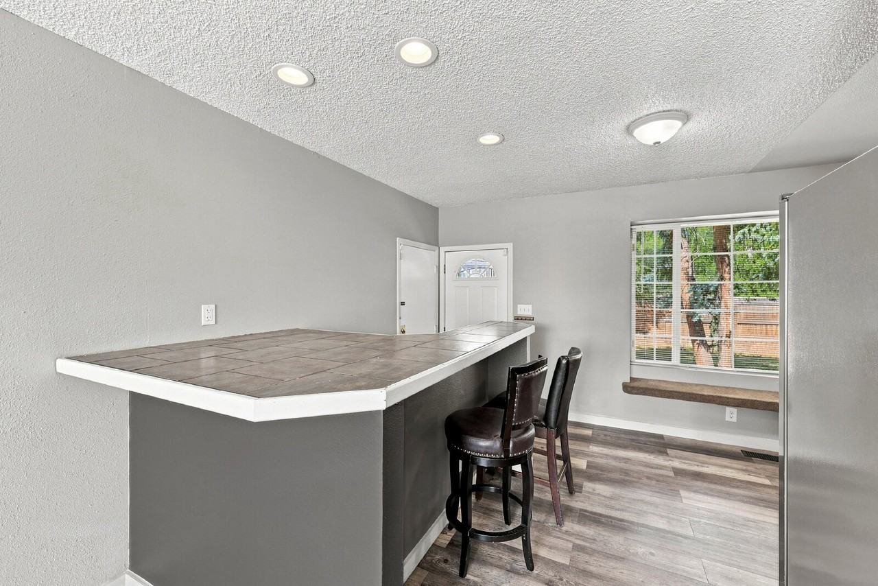 4031 Shelley Ave - Photo 6 of 34