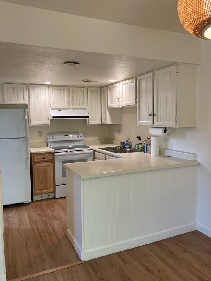 1065 Fairway Ct - Photo 2 of 8