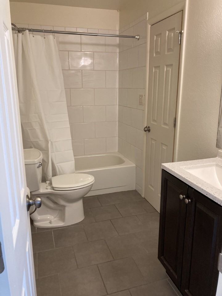 1065 Fairway Ct - Photo 6 of 8