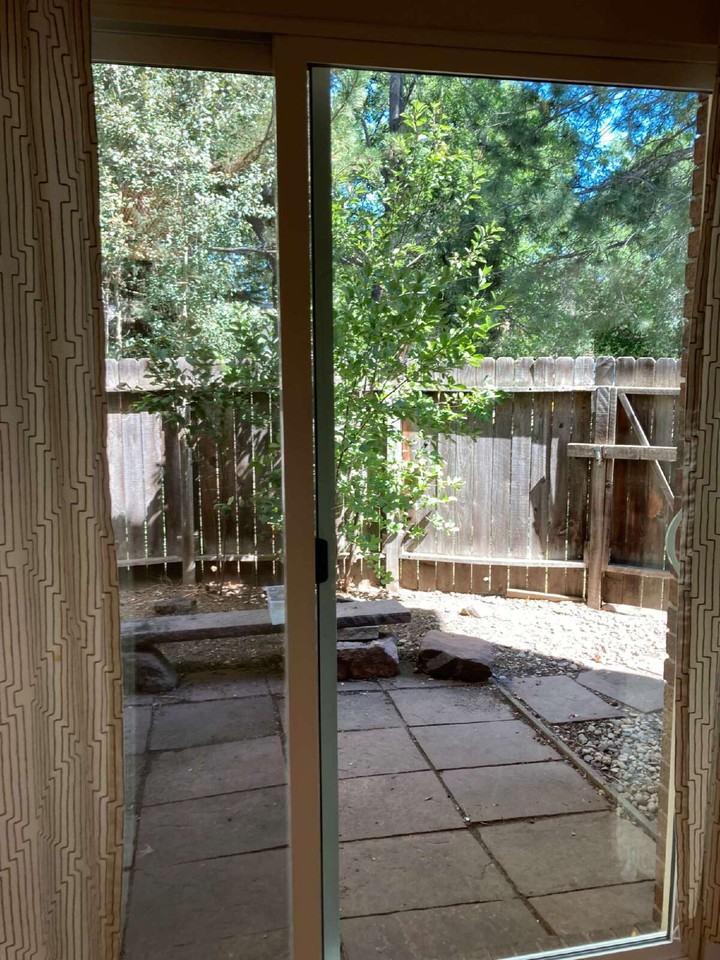 1065 Fairway Ct - Photo 7 of 8