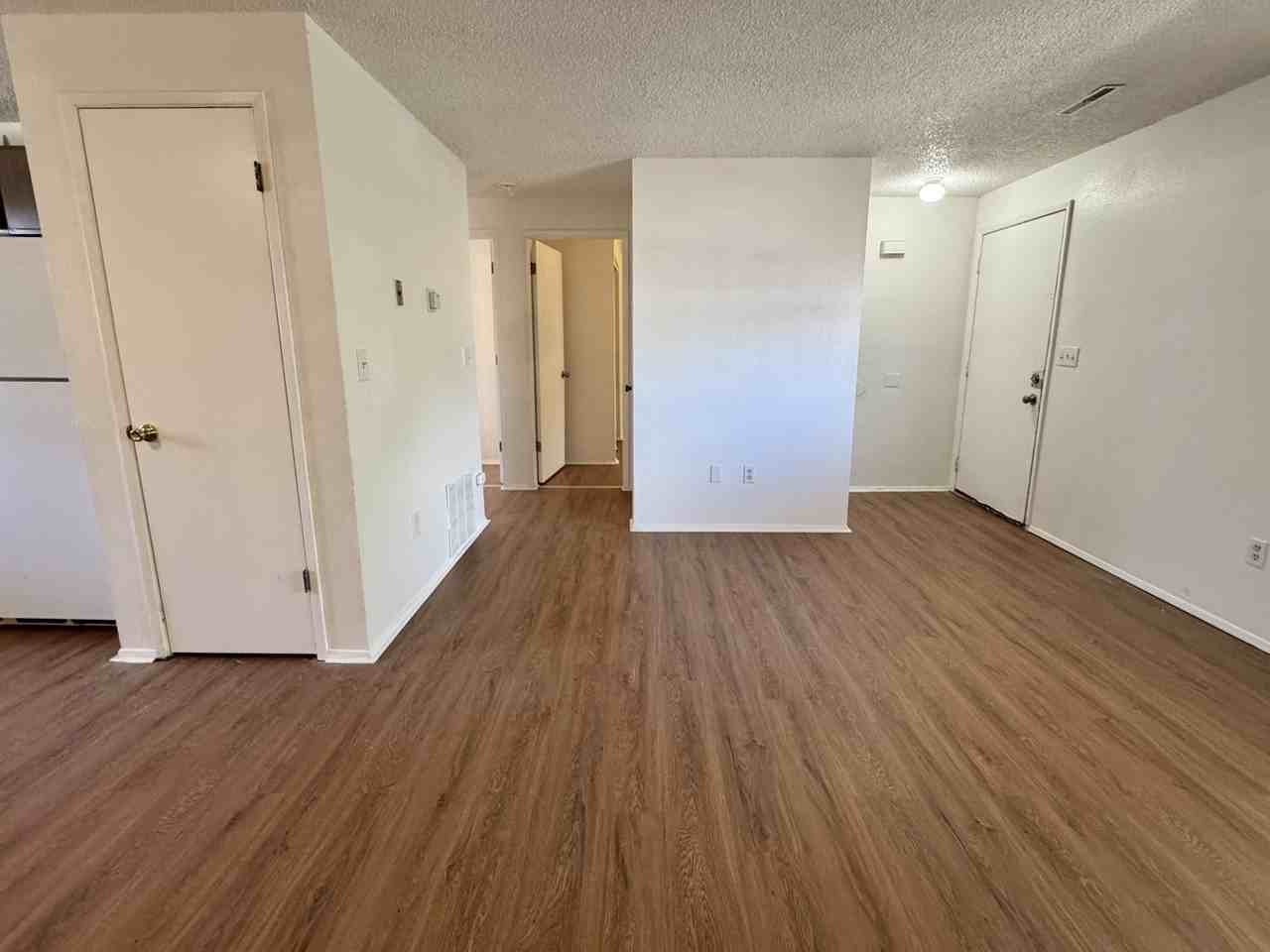 525 E 13th St #D - Photo 3 of 9