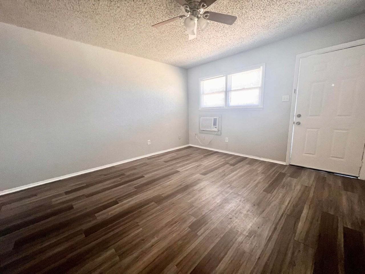 LZ 529 42nd Street B - Photo 2 of 12