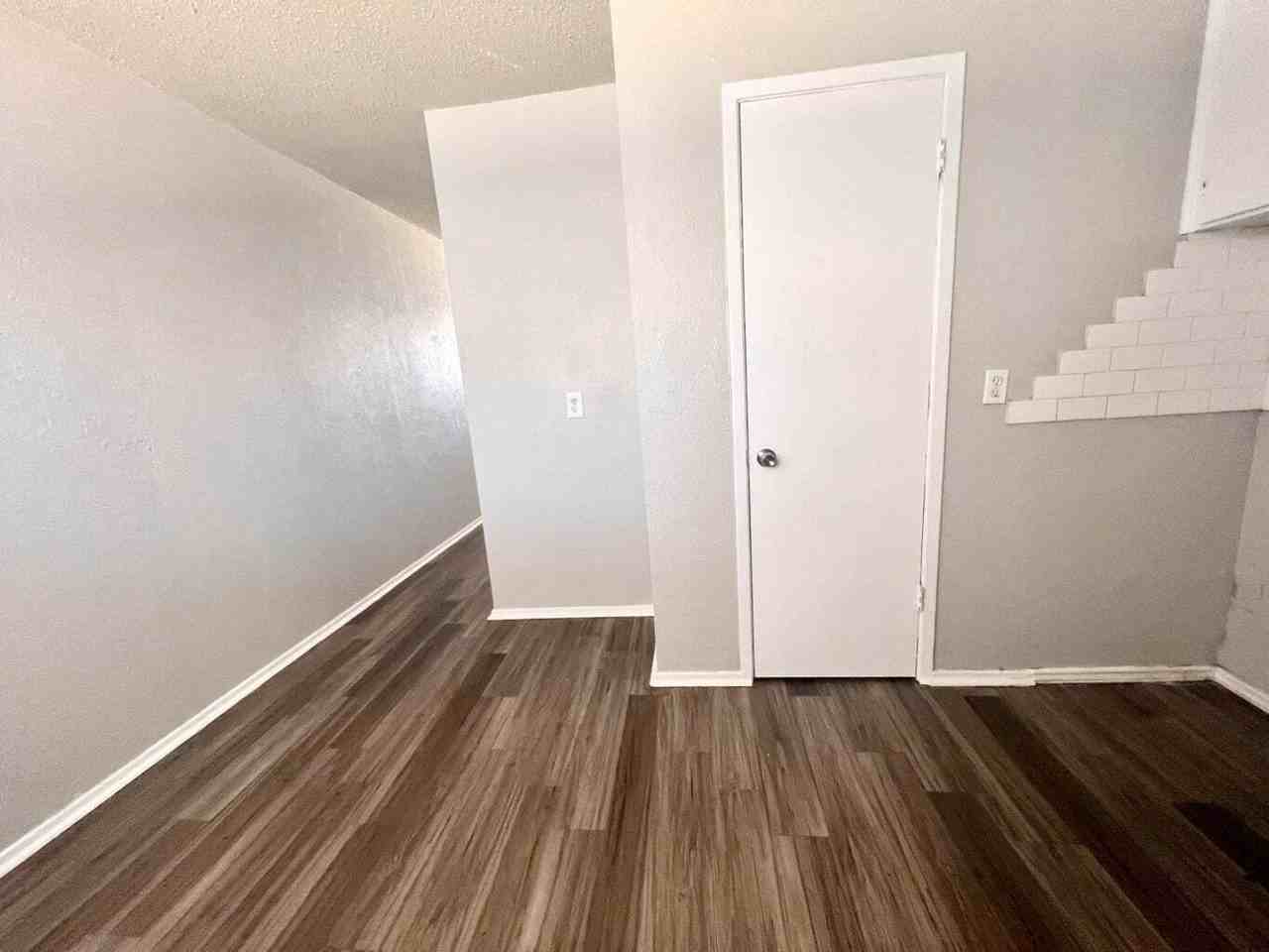 LZ 529 42nd Street B - Photo 3 of 12