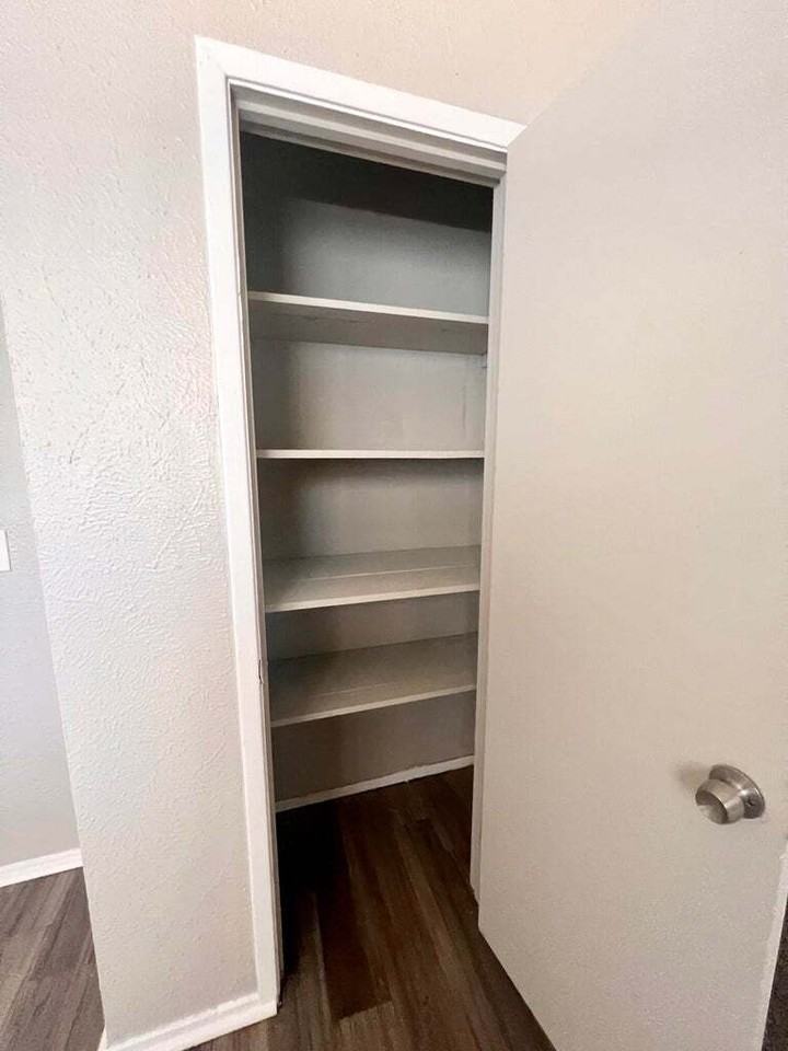 LZ 529 42nd Street B - Photo 4 of 12
