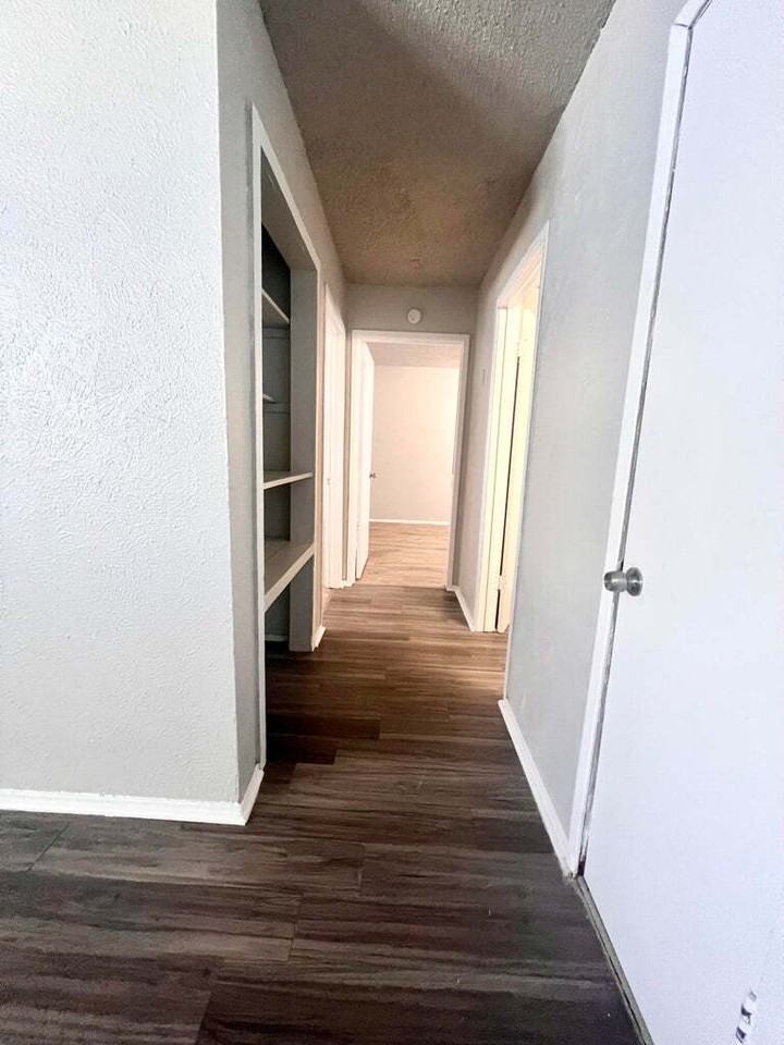 LZ 529 42nd Street B - Photo 5 of 12