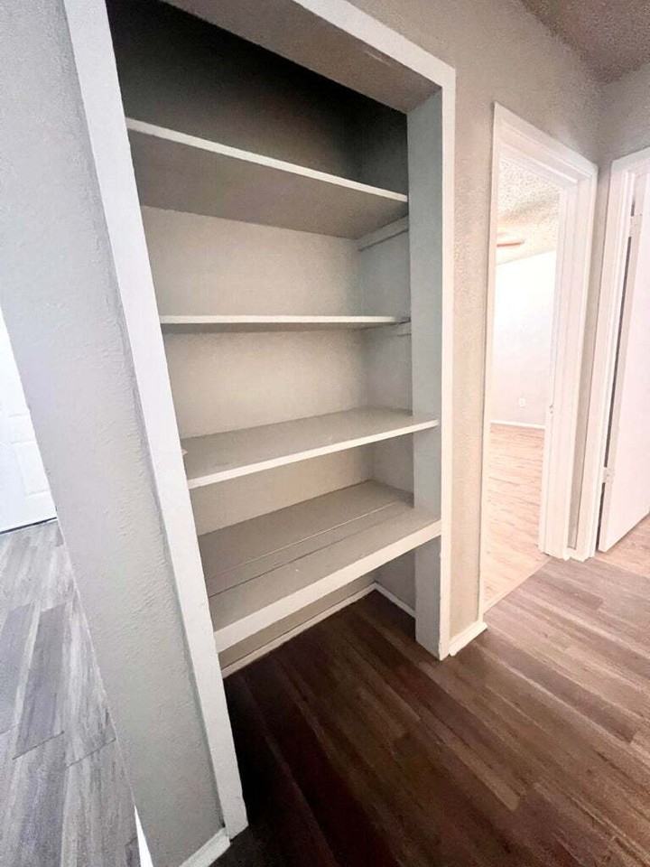 LZ 529 42nd Street B - Photo 6 of 12