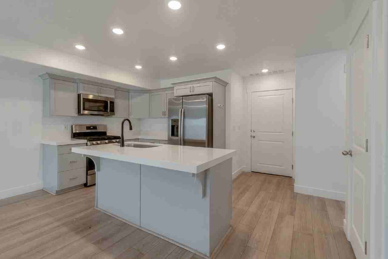 1406 N Meadow Ln - Photo 5 of 15