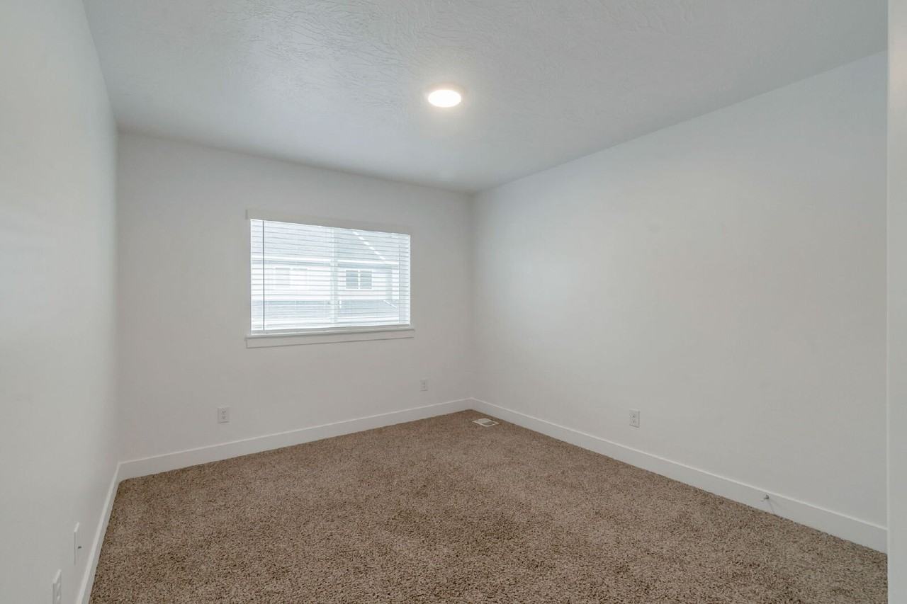 1406 N Meadow Ln - Photo 7 of 15
