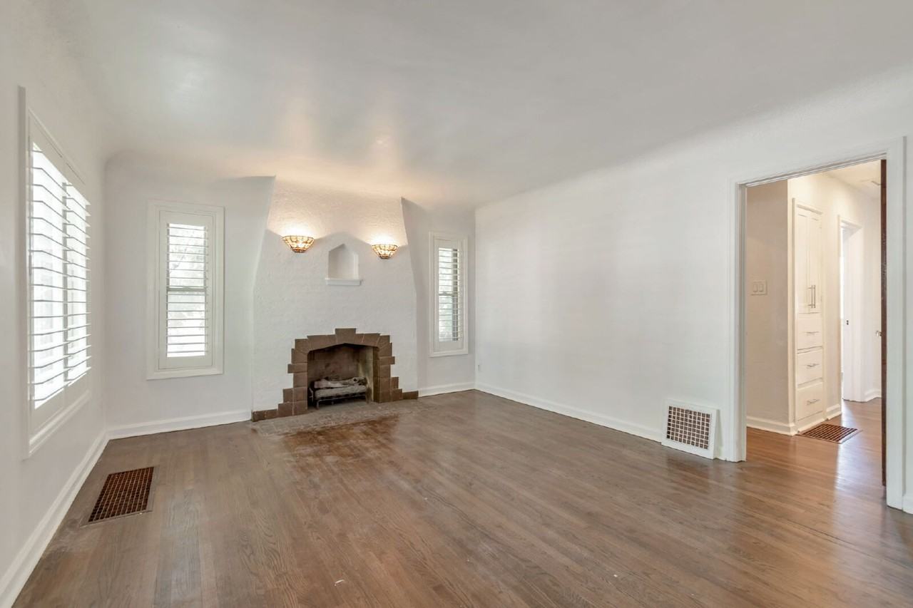 2559 S Green St - Photo 5 of 33