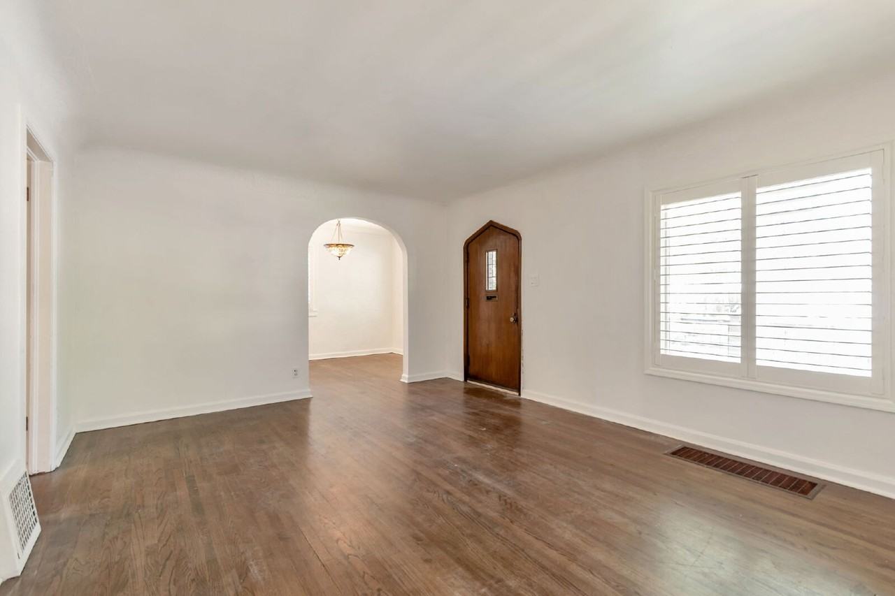 2559 S Green St - Photo 6 of 33