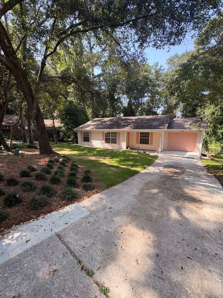 4800 Leah Ln - Photo 2 of 32
