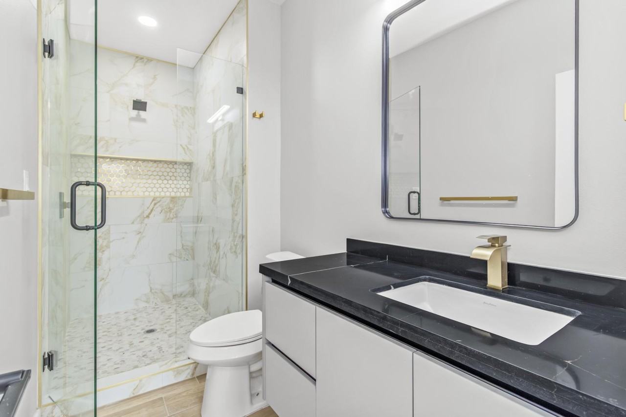 102 Yosemite Apt 2 - Photo 7 of 11