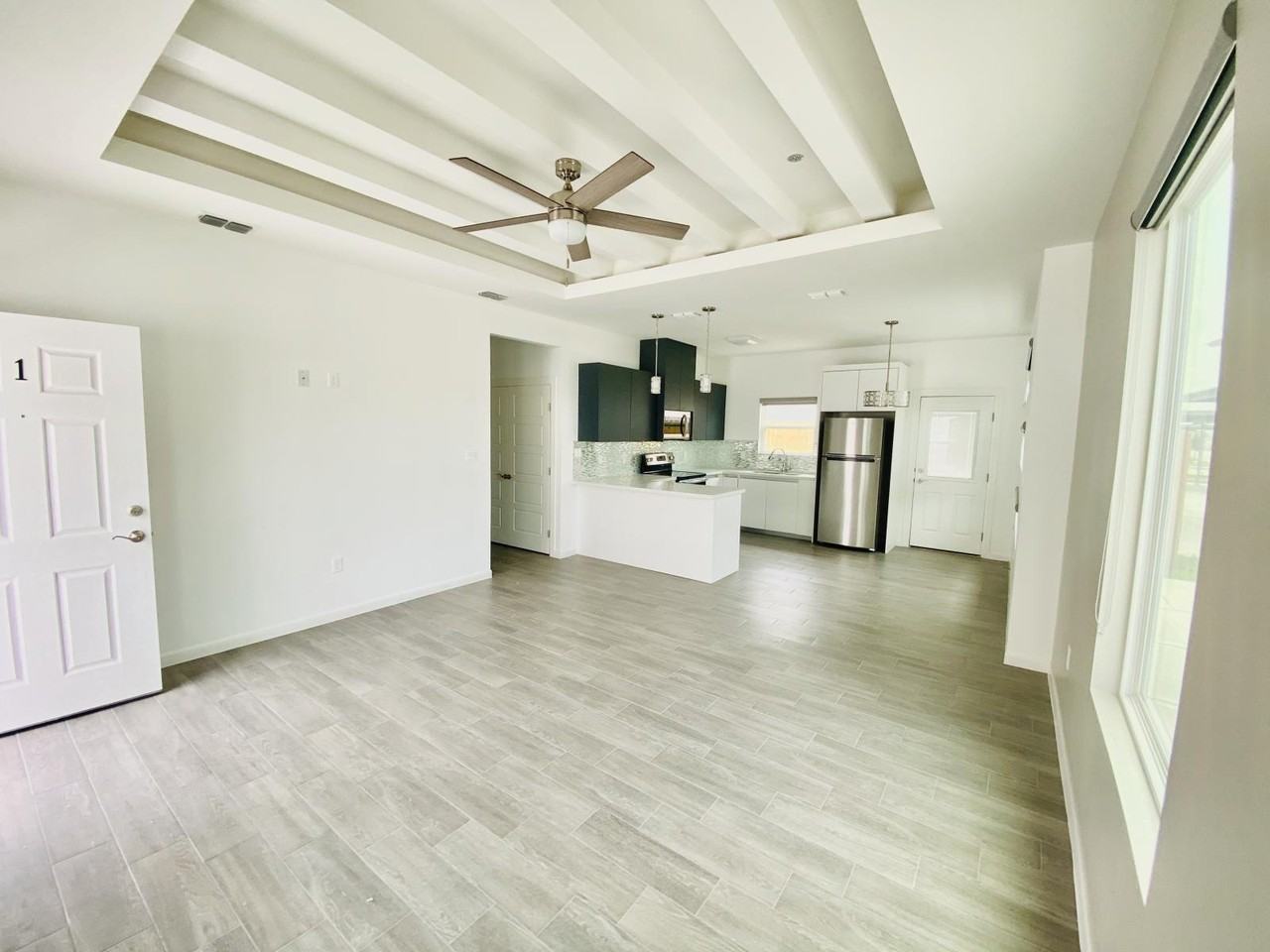 909 W Carmel Ave Apt 1 - Photo 6 of 11