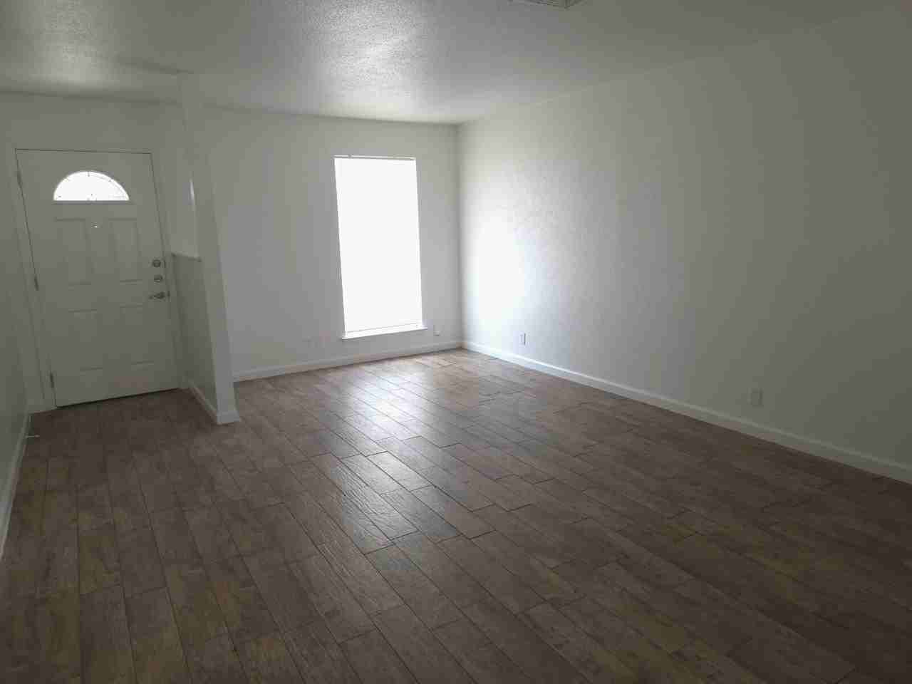 5913 Whispering Ln - Photo 3 of 11