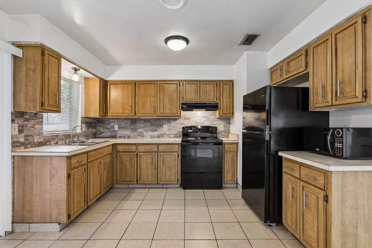 1544 Providence Blvd - Photo 2 of 19