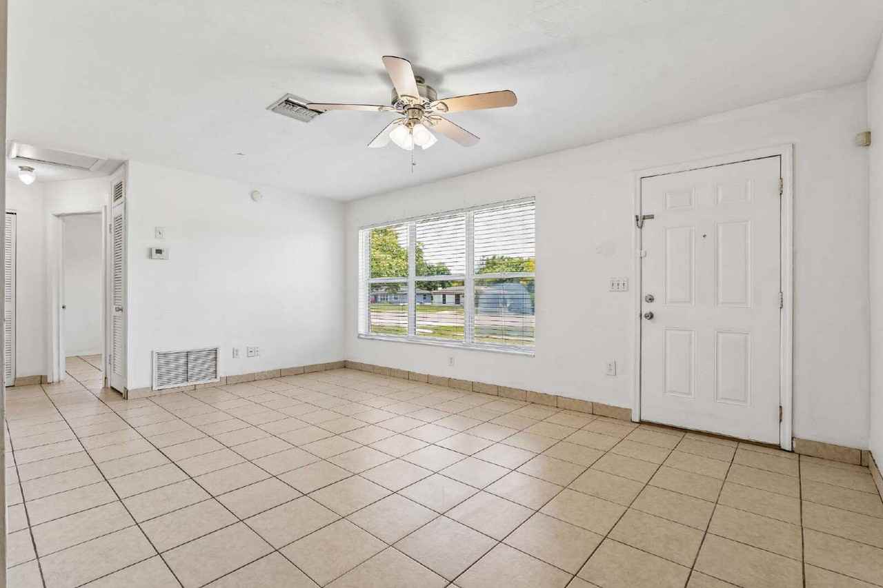 1544 Providence Blvd - Photo 3 of 19