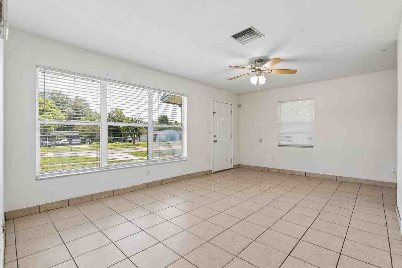 1544 Providence Blvd - Photo 5 of 19